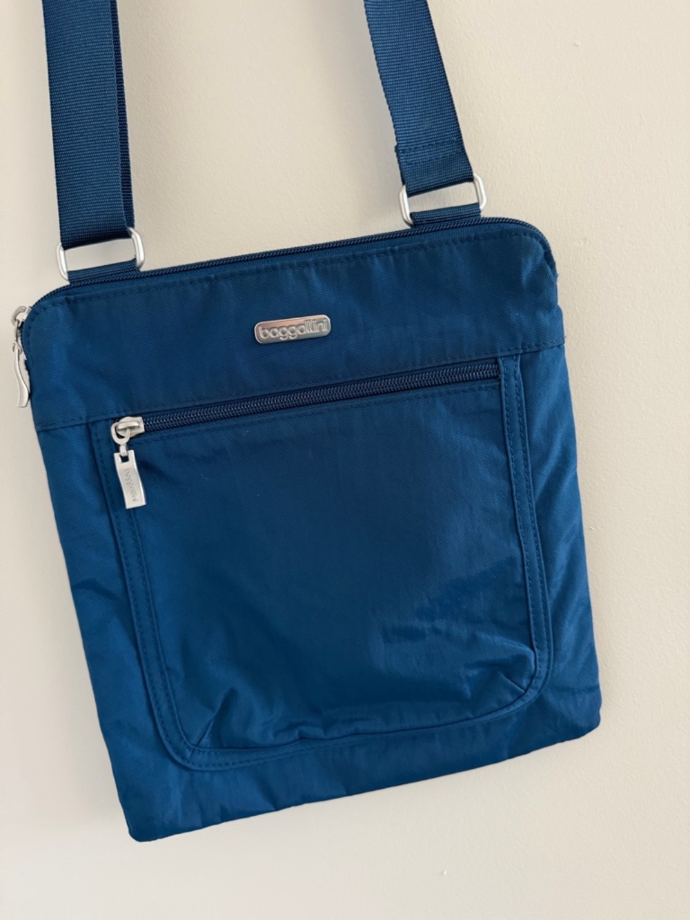 baggallini Blue Nylon Crossbody Bag Lightweight Travel Essential Utility Purse